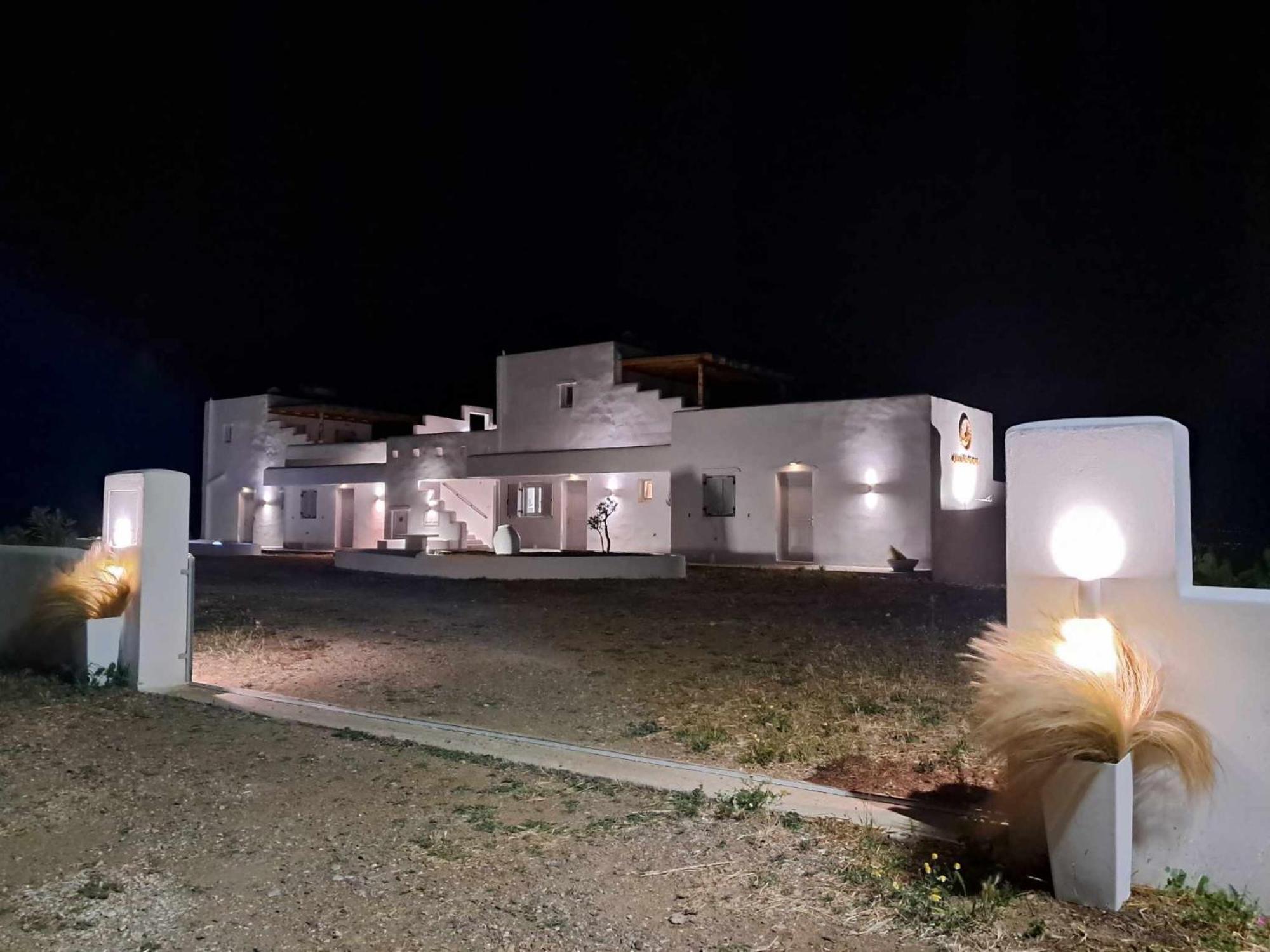 Ariadne'S Crown Luxury Suites With Private Pool Vivlos Exterior photo