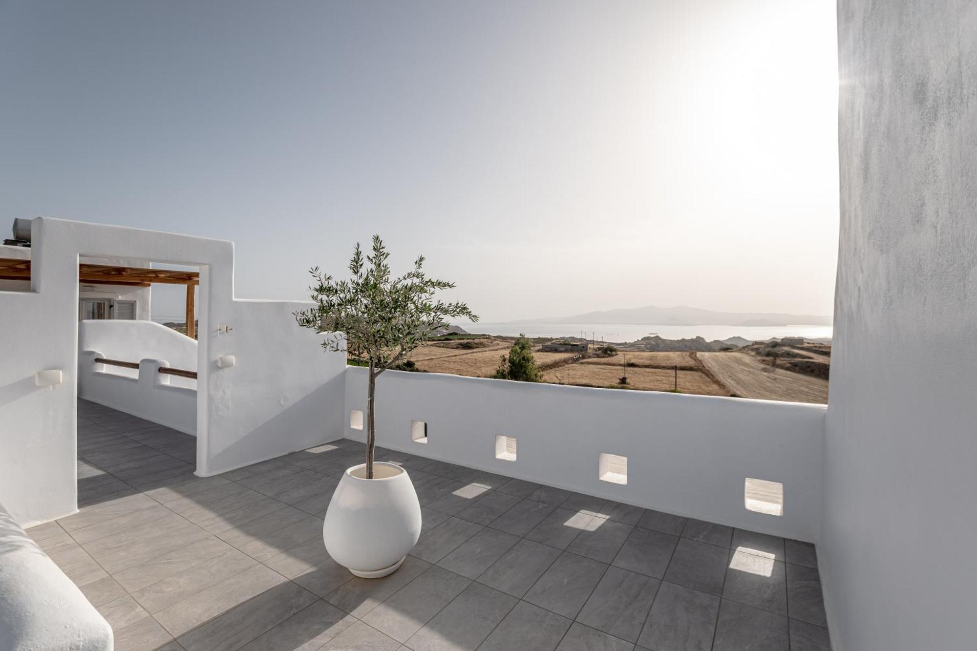 Ariadne'S Crown Luxury Suites With Private Pool Vivlos Exterior photo